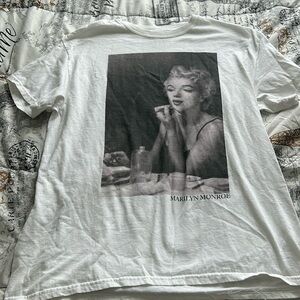 Size M/L Marilyn Monroe Shirt